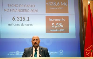 El consejero de Economía y Hacienda José Luis Arasti durante la rueda de prensa donde ha informado que el Gobierno de Navarra ha aprobado el techo de gasto no financiero para los Presupuestos Generales de 2026