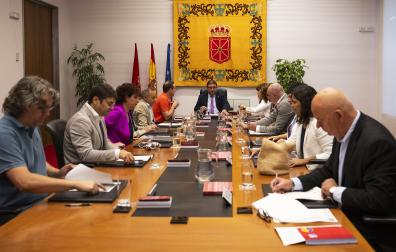 Imagen del inicio de la Mesa y Junta de Portavoces del Parlamento de Navarra este lunes, 15 de septiembre /