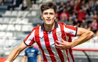 El pamplonés Manex Lozano celebra uno de sus goles al Arsenal en la Youth League