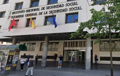 Fachada del Instituto Nacional de la Seguridad Social en Pamplona /