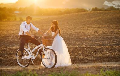 Por una cantidad de dinero irrelevante en comparación con la inversión que supone una boda y el viaje de novios, habremos contratado dos pólizas que nos ayudarán a solventar muchos problemas.