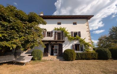 Casa con encanto y gran jardín en Basaburua