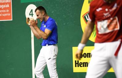 Joanes Bakaikoa lamenta un error ante Altuna.