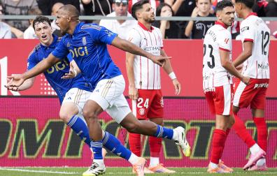 Salomón Rondón celebra su tanto ante el Girona durante el partido de LaLiga disputado en el estadio municipal de Montilivi de Girona /