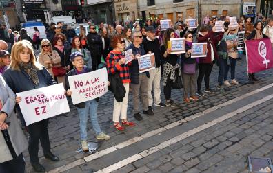 La ciudadanía se ha concentrado en la Plaza del Ayuntamiento