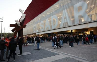 *A: JOSE CARLOS CORDOVILLA *F: 27-10-2025 *P: *L: PAMPLONA *T: REPORTAJE ENTRADA AL CAMPO DEL SADAR. FUTBOL OSASUNA - CELTA DE VIGO.