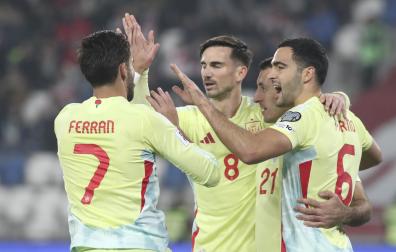Los jugadores de la selección celebran uno de los goles ante Georgia