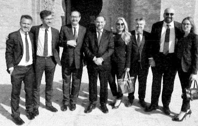 José Luis Ábalos (cuarto por la izquierda), Santos Cerdán (sexto) y Koldo García (junto a él) se fotografían em el acceso a la necrópolis de Chellah, en Rabat, en una imagen que aparece en el informe de la UCO /