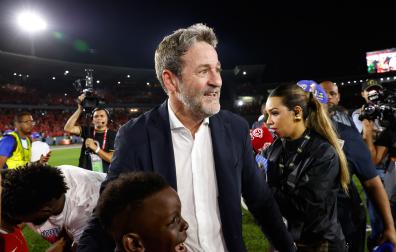 El seleccionador de Panamá Thomas Christiansen reacciona este martes, al final de un partido por las eliminatorias de Concacaf al Mundial 2026 entre la selecciones de Panamá y El Salvador en el estadio Rommel Fernández Gutiérrez, en Ciudad de Panamá