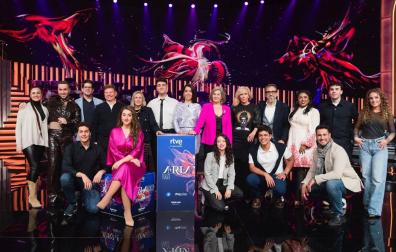 Foto de familia en la presentación de 'ARIA, locos por la ópera'
