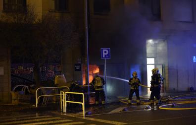 Fotos del incendio en un bazar de la avenida Marcelo Celayeta