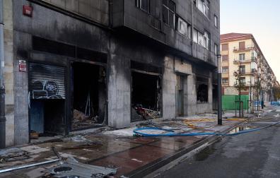 Estado en el que ha quedado el bazar tras el incendio ocurrido este miércoles en la Rochapea