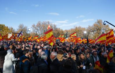 Concentración contra el Gobierno de Pedro Sánchez, por los casos de corrupción que protagonizan José Luis Ábalos, Koldo García y Santos Cerdán, convocada por el Partido Popular (PP) en el Templo de Debod en Madrid