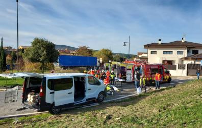 Ocho personas trasladadas tras el choque de una furgoneta contra una casa en Berriosuso