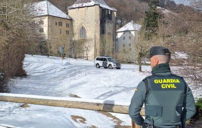 Guardia civil del puesto de Burguete que salvó la vida de una persona que se estaba ahogando en Osuna