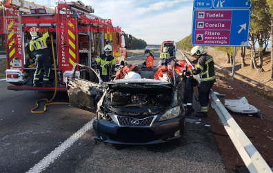 Imagen de los servicios de emergencia atendiendo el accidente