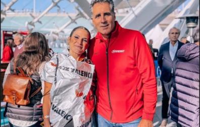 Verdeliss, con Miguel Induráin en la meta de la Maratón de Valencia