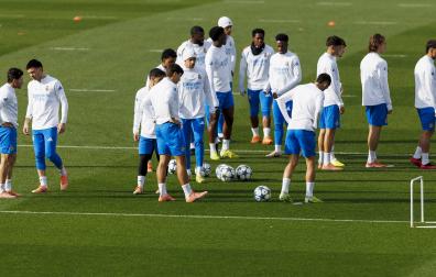 Los jugadores del Real Madrid durante al entrenamiento previo a su partido de Liga de Campeones contra Manchester City
