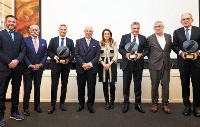 De izquierda a derecha: Miguel Suárez (vicepresidente segundo de la Cámara de Comercio), Rafael Moreno (vicepresidente primero de la Cámara de Comercio), Tito Heredero (presidente del Grupo Leadernet), Javier Taberna (presidente de la Cámara de Comercio), Isabel Moreno (directora territorial de CaixaBank), Benito Jiménez (presidente y CEO de Congelados de Navarra), Félix Taberna (vicepresidente primero y consejero de Presidencia e Igualdad del Gobierno de Navarra), Ricardo Llátser (director general Timac Agro)