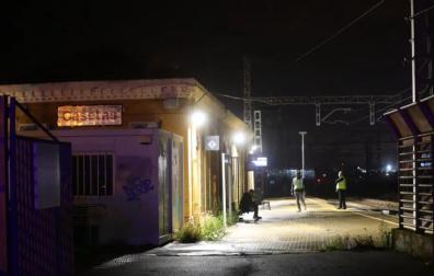 Agentes de la Guardia Civil en la estación de Casetas