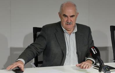 El consejero de Desarrollo Rural y Medio Ambiente del Gobierno de Navarra, José María Aierdi, en la rueda de prensa ofrecida este miércoles