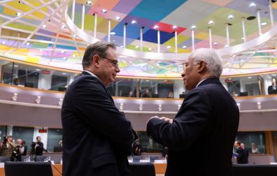 El presidente del Consejo de la UE, Antonio Costa, y el Primer Ministro belga, Bart de Wever (izquierda), durante la Cumbre del Consejo de la UE en Bruselas