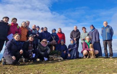 Un grupo de la parroquia de Zizur Mayor, en el belén la sierra del Perdón