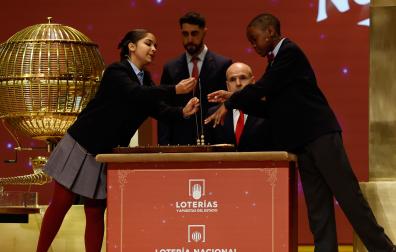 Los niños que han cantado el segundo premio