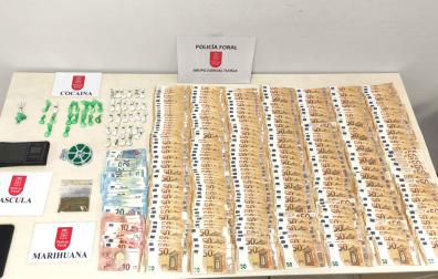 Drogas, efectos y dinero incautados durante el registro en el domicilio del detenido