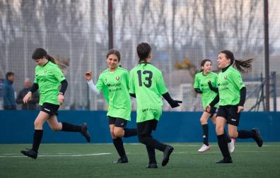 Unas jugadoras del torneo femenino, que ha celebrado los últimos encuentros de la fase de grupo, celebran un gol