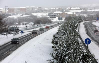*A: JOSE CARLOS CORDOVILLA *F: 06-01-2026 *P: *L: ETXARRI ARANATZ *T: NIEVE. AUTOVIA DE LA BARRANCA AP 10.