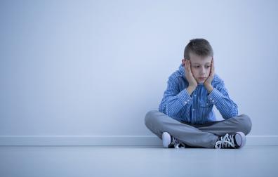 Imagen de recurso de un niño con síndrome de Asperger.