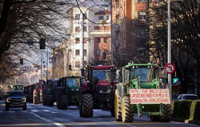 Foto de los tractores que han recorrido las calles del centro de Pamplona