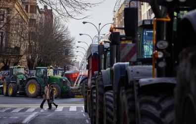 Foto de los tractores que han recorrido las calles del centro de Pamplona