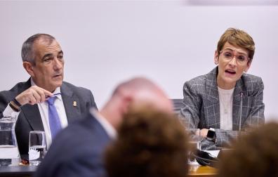 El consejero Óscar Chivite y la presidenta María Chivite, en un momento de la comisión sobre Belate en el Parlamento