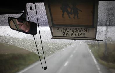 Un autobús de transporte escolar durante uno de sus habituales recorridos