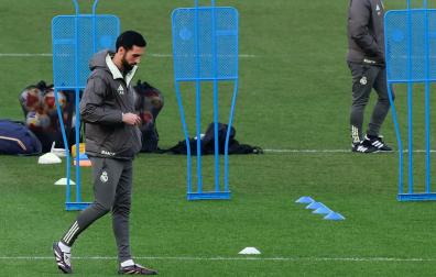El nuevo entrenador del Real Madrid en sustitución de Xabi Alonso, Álvaro Arbeloa, dirige el entrenamiento del equipo en la Ciudad Deportiva de Valdebebas en Madrid este martes.