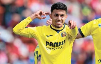 Ilias Akhomach, con la camiseta del Villarreal