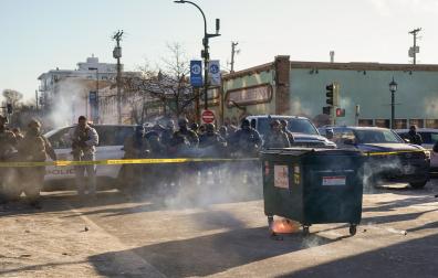 Las protestas pacíficas se volvieron violentas este sábado en Mineápolis tras la segunda muerte este mes a manos de agentes federales