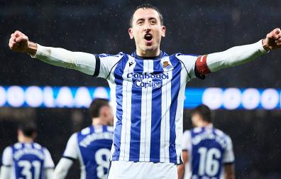 Mikel Oyarzabal celebra uno de los dos goles que anotó contra el Celta
