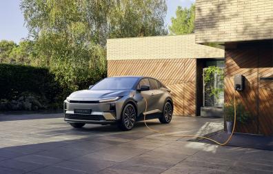 El Toyota C-HR+ Electric es capaz de cargar del 10% al 80% en solo 28 minutos