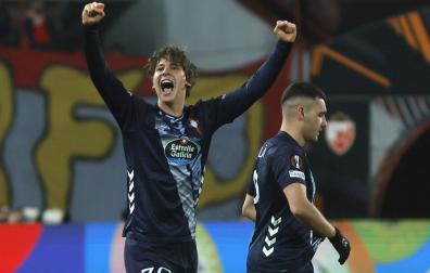 El jugador del Celta Fer López celebra su gol ante el Estrella Roja
