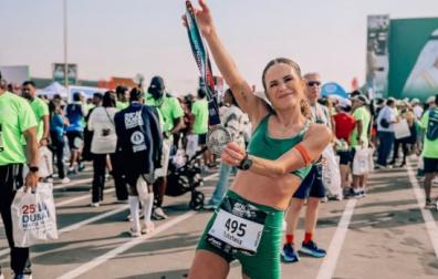 Verdeliss, la navarra Estefanía Unzu, tras completar este 1 de febrero la maratón de Dubai