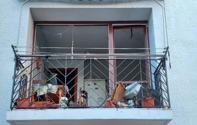 Estado en el que quedó la cocina en la que se produjo una fuerte explosión en una vivienda de Obanos