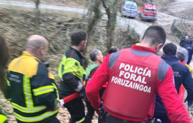 Rescatan con vida a un hombre de 69 años tras sufrir una parada cardíaca en la Cascada de Oinaska, en Baztan