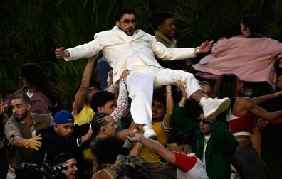 Bad Bunny, en un momento de su actuación en el descanso de la Super Bowl