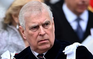 Andrés Mountbatten-Windsor, hermano del rey británico Carlos III, se enfrenta a las consecuencias de las acusaciones de las presuntas filtraciones de información confidencial a Jeffrey Epstein