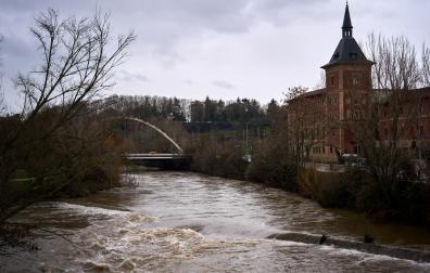 A: MIGUEL OSES F: 10-2-2026 P: L: PAMPLONA T: CRECIDA DEL RIO ARGA A SU PASO POR LA ROCHAPEA Y SAN JORGE