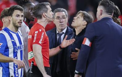 Matías Almeyda se encara con Iosu Galech tras ver la tarjeta roja