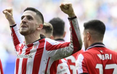 El centrocampista navarro del Athletic Oihan Sancet celebra el segundo gol de su equipo ante el Real Oviedo.